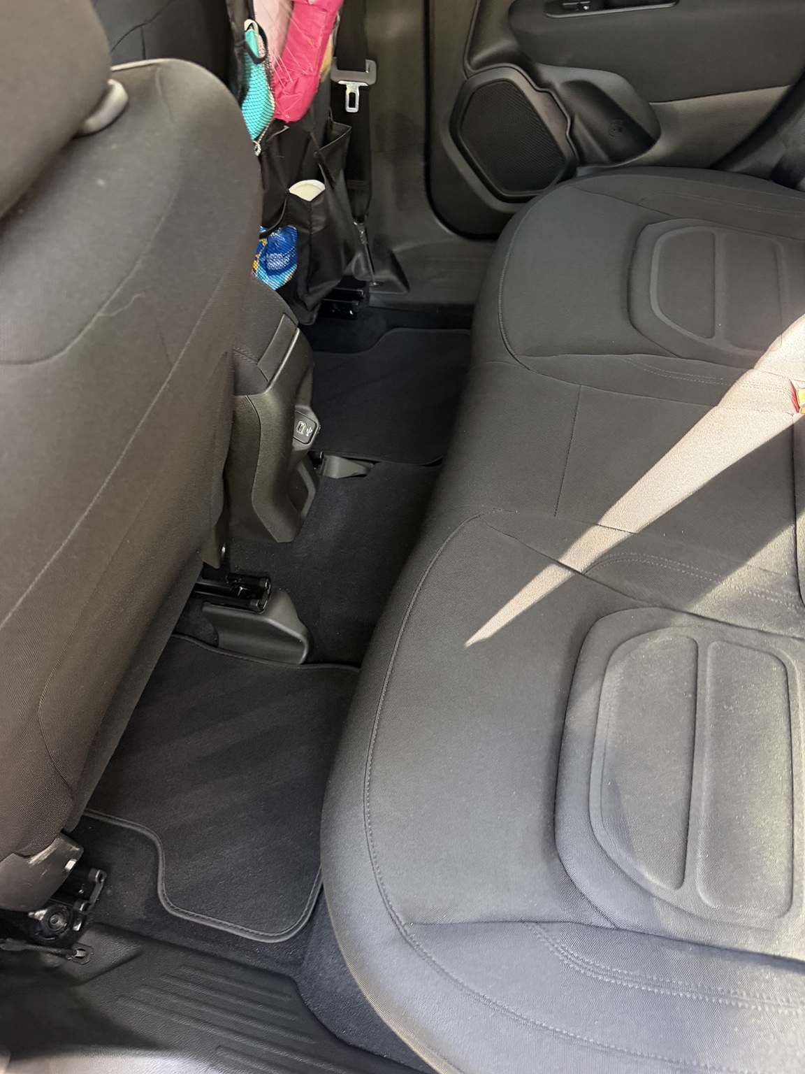 Vehicle rear seat and floor area